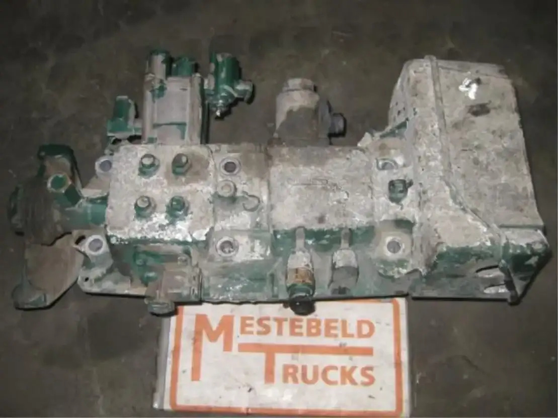 Volvo Schakeldeksel FH12 - Gearbox and parts for Truck: picture 1 Volvo Schakeldeksel FH12 - Gearbox and parts for Truck: picture 1