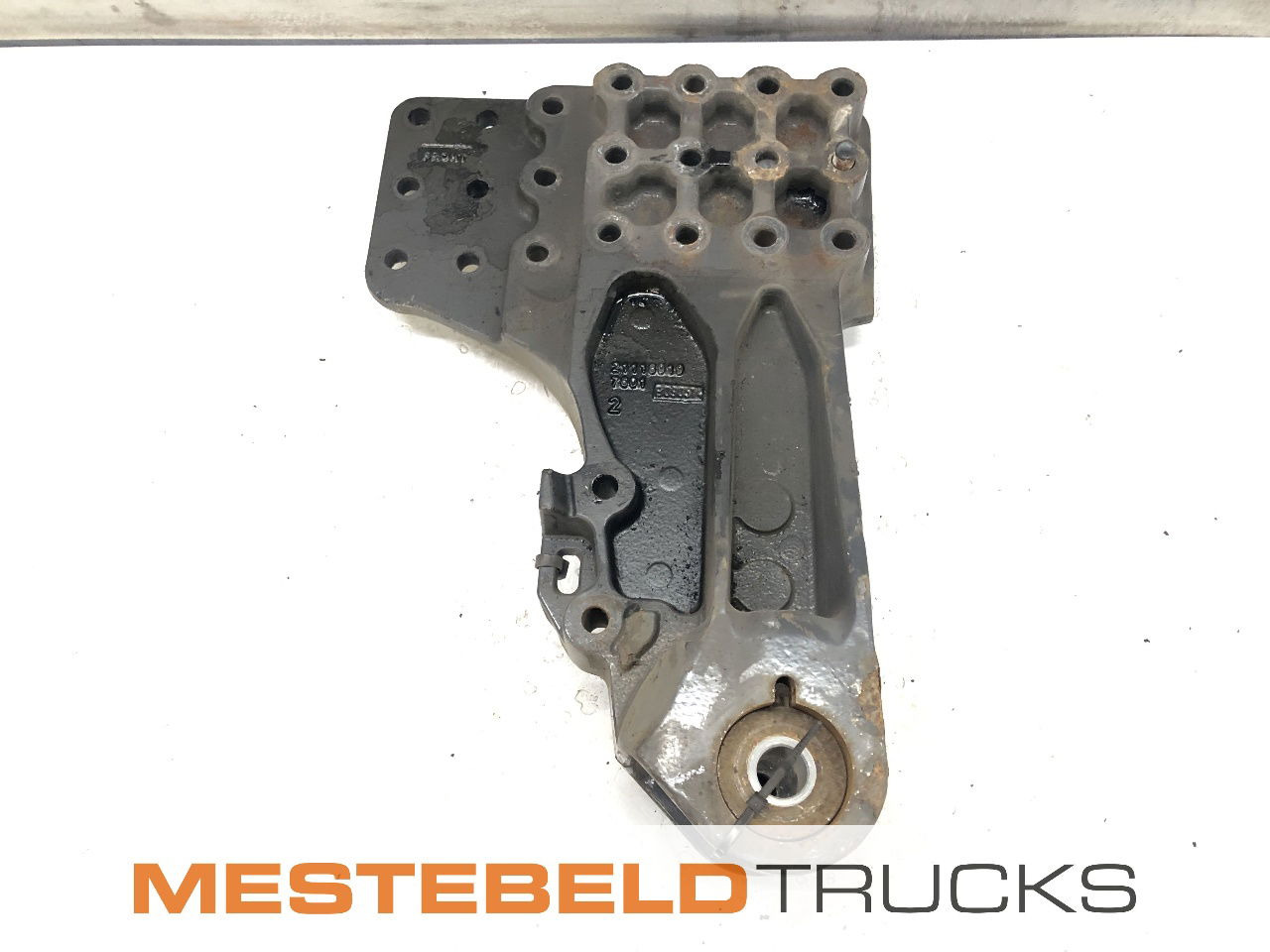 Volvo Veersteun rechts van sleepas - Frame/ Chassis for Truck: picture 1 Volvo Veersteun rechts van sleepas - Frame/ Chassis for Truck: picture 1