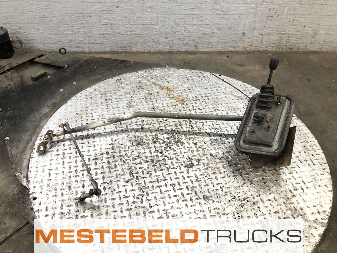 Volvo Versnellingspook compleet - Gearbox and parts for Truck: picture 1 Volvo Versnellingspook compleet - Gearbox and parts for Truck: picture 1