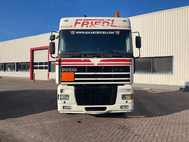 DAF XF 95.430 Manual-Gear Euro 3 - Tractor unit: picture 2 DAF XF 95.430 Manual-Gear Euro 3 - Tractor unit: picture 2