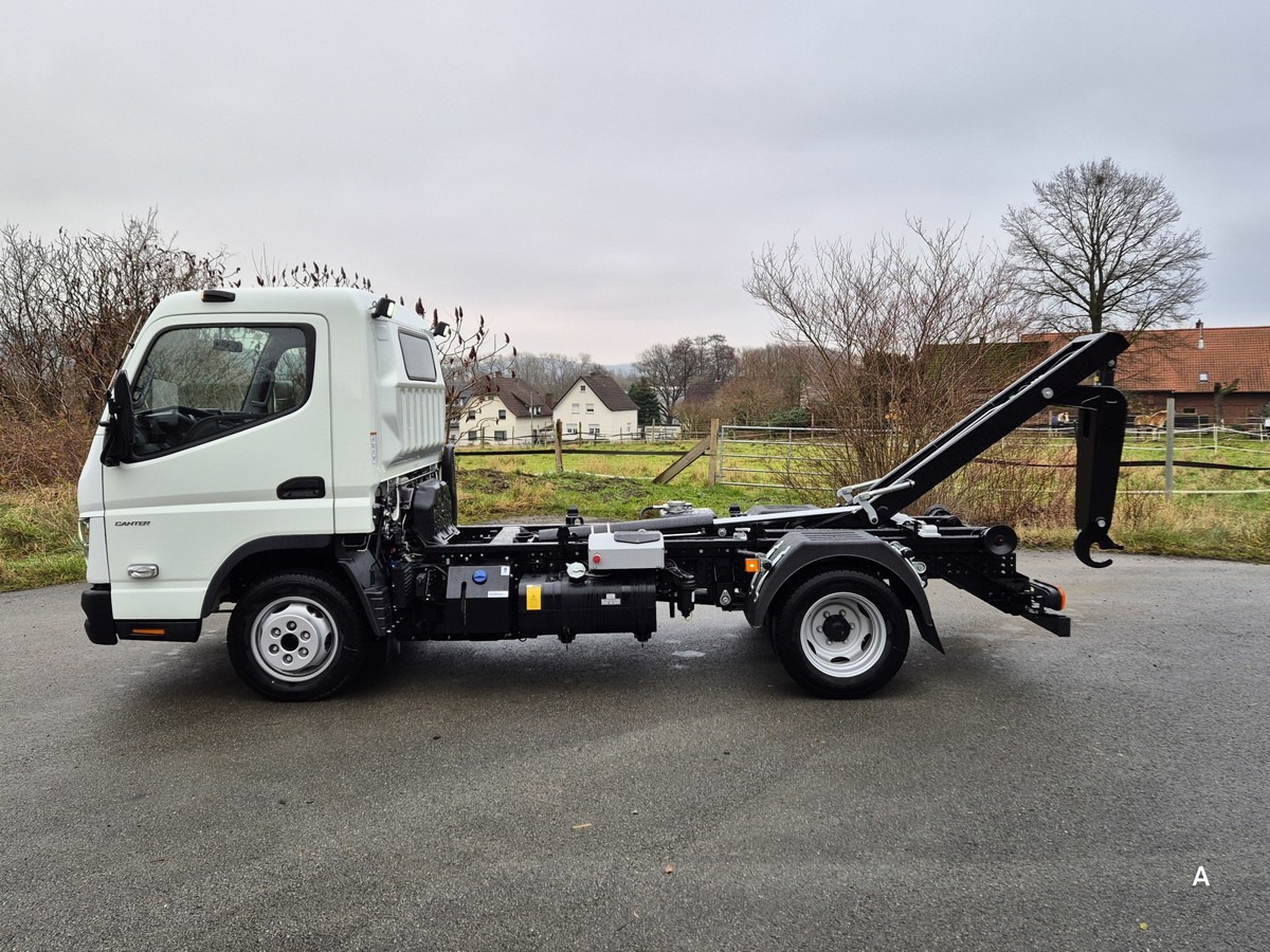 FUSO 3C15 Duonic Aut.City Abrollkipper AHK 3.5T sofor - Hook lift truck: picture 4 FUSO 3C15 Duonic Aut.City Abrollkipper AHK 3.5T sofor - Hook lift truck: picture 4