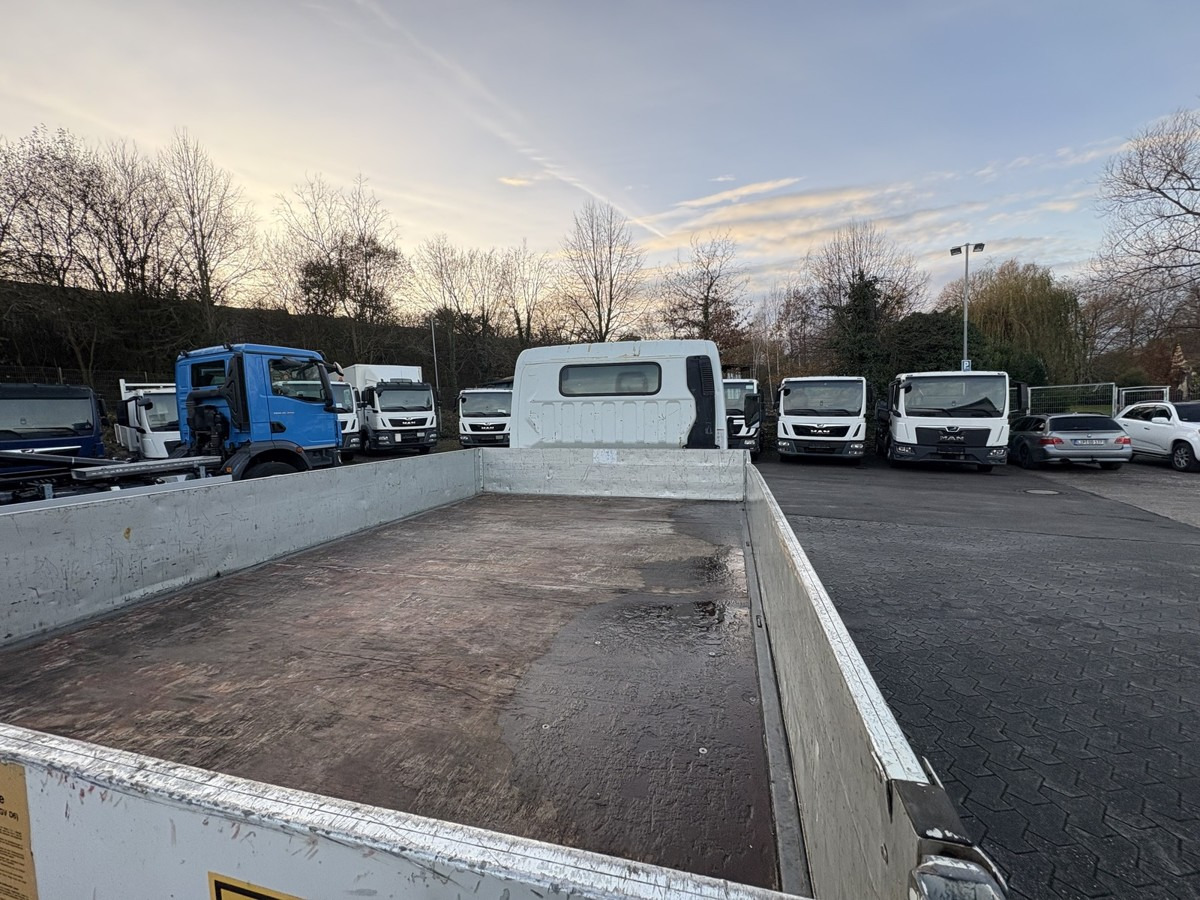 Flatbed van FUSO FUSO 7C18 Canter Pritsche 3.8m Kran 2x hydr.: picture 12 Flatbed van FUSO FUSO 7C18 Canter Pritsche 3.8m Kran 2x hydr.: picture 12