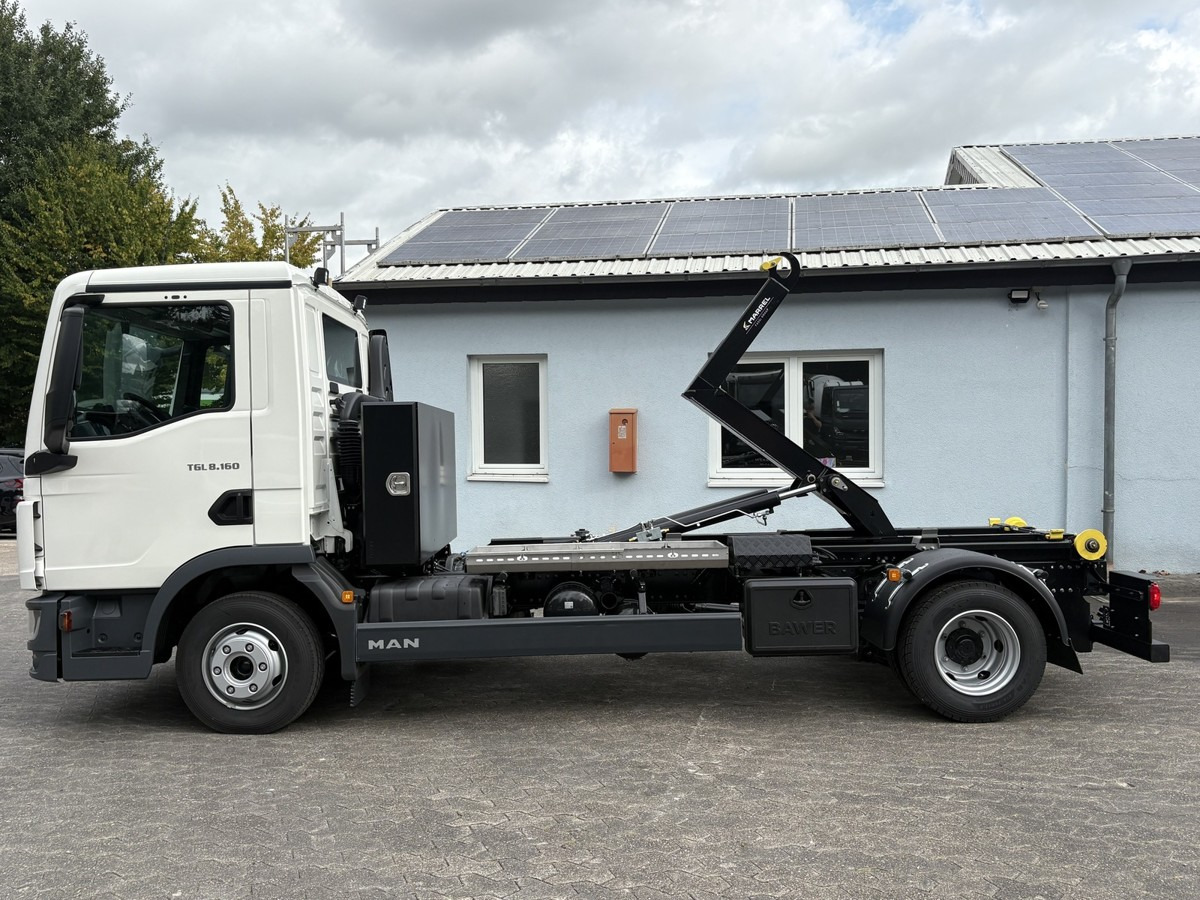 MAN TGL 8.160 BL City Abollkipper Schalter 8.190 - Hook lift truck: picture 2 MAN TGL 8.160 BL City Abollkipper Schalter 8.190 - Hook lift truck: picture 2