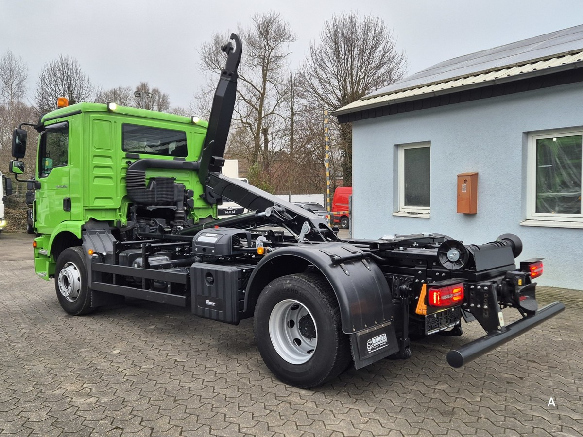MAN TGM 15.290 BL Aut. Abrollkipper AHK - Hook lift truck: picture 4 MAN TGM 15.290 BL Aut. Abrollkipper AHK - Hook lift truck: picture 4