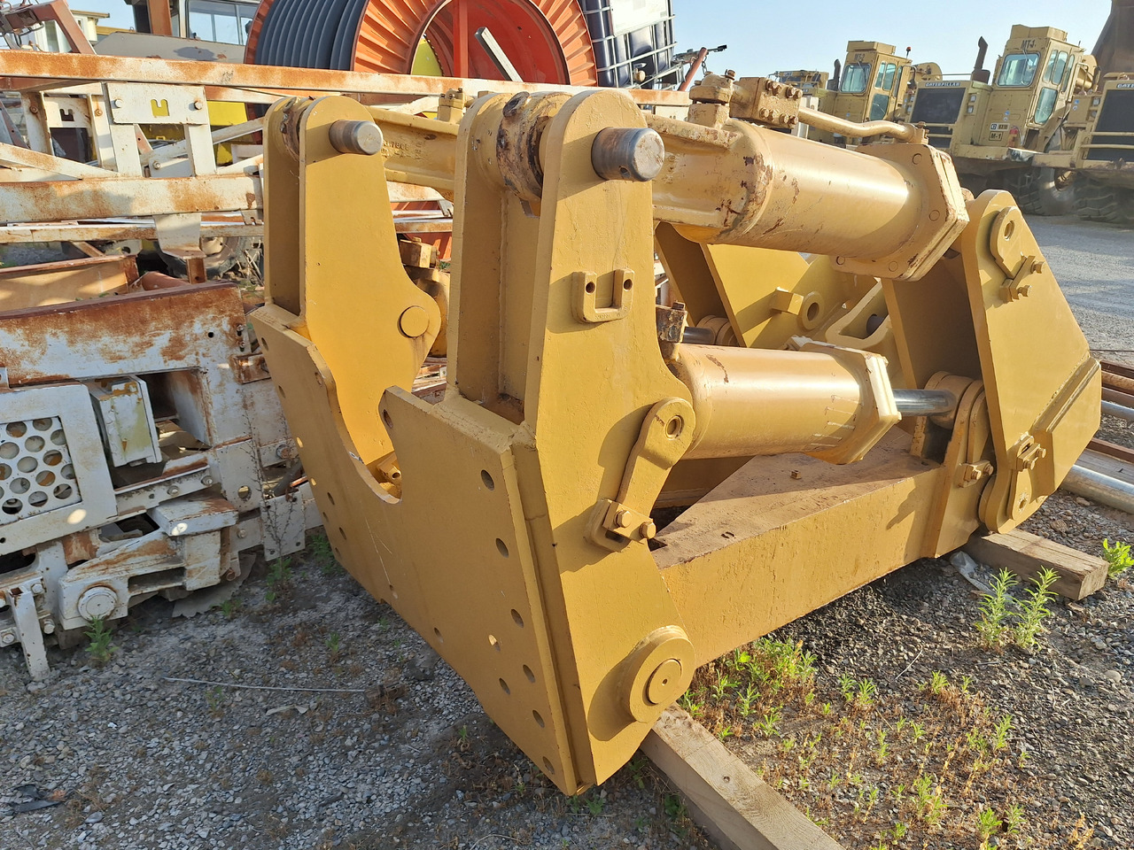 CATERPILLAR D9G-H - Ripper for Bulldozer: picture 1 CATERPILLAR D9G-H - Ripper for Bulldozer: picture 1