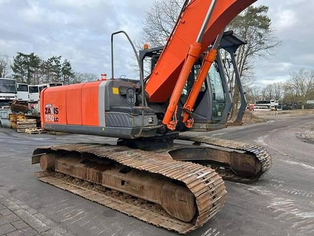 Isuzu ZX250LC-3 - ZX 250 LC-3 - ZX250 - Excavator: picture 5 Isuzu ZX250LC-3 - ZX 250 LC-3 - ZX250 - Excavator: picture 5