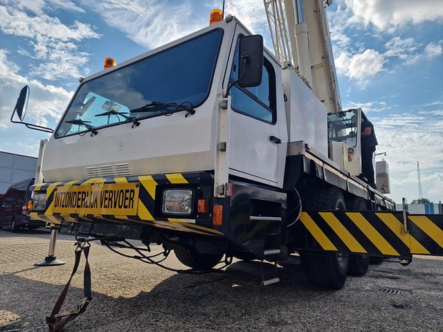 P&H S60 Century 2 - Rough terrain crane: picture 1 P&H S60 Century 2 - Rough terrain crane: picture 1