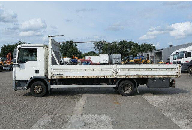 MAN 8.180 TGL BL 4x2, AHK, 3. Sitz, Gerüstbau - Dropside/ Flatbed truck: picture 4 MAN 8.180 TGL BL 4x2, AHK, 3. Sitz, Gerüstbau - Dropside/ Flatbed truck: picture 4