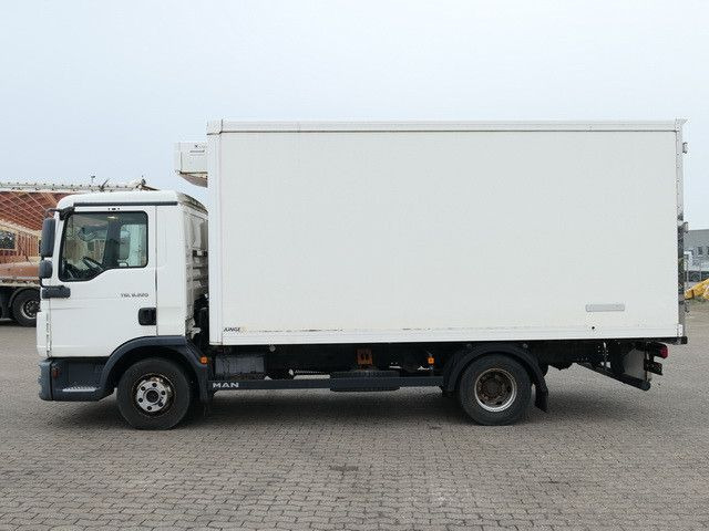 MAN 8.220 TGL BL 4x2, Thermo King, 3. Sitz, 5m lang - Refrigerator truck: picture 2 MAN 8.220 TGL BL 4x2, Thermo King, 3. Sitz, 5m lang - Refrigerator truck: picture 2