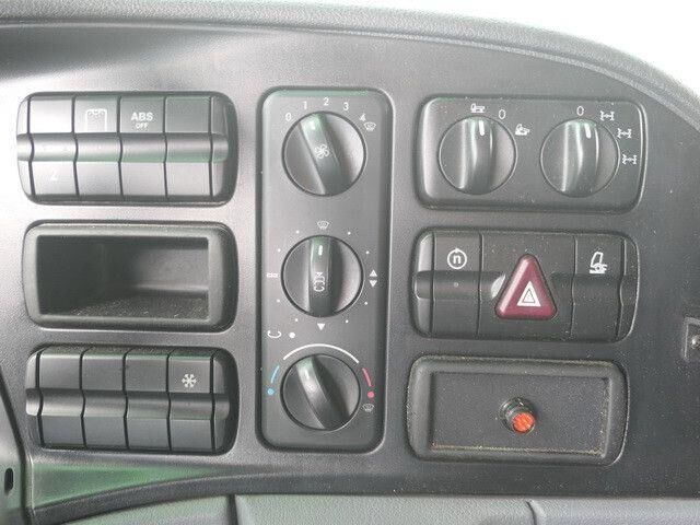 Road sweeper Mercedes-Benz 2032 A Actros 4x4, Bucher STKF 9500, Airport, AC: picture 14