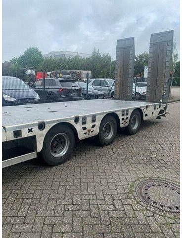 Vega 3-Achser, Hydr. Rampen, Verzinkt, Gelenkt - Low loader semi-trailer: picture 3 Vega 3-Achser, Hydr. Rampen, Verzinkt, Gelenkt - Low loader semi-trailer: picture 3