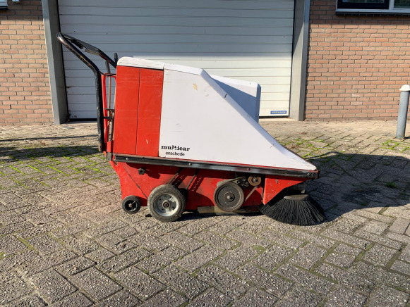 Balayeur - Industrial sweeper: picture 1 Balayeur - Industrial sweeper: picture 1