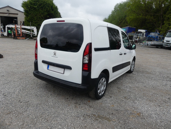 Camionnette Utilitaire Peugeot Partner (2013-260.967 km)(VF37A9HF8CJ728204) - Panel van: picture 4 Camionnette Utilitaire Peugeot Partner (2013-260.967 km)(VF37A9HF8CJ728204) - Panel van: picture 4
