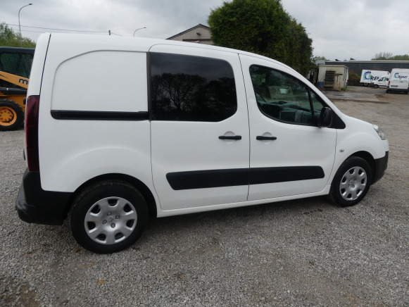 Camionnette Utilitaire Peugeot Partner (2013-260.967 km)(VF37A9HF8CJ728204) - Panel van: picture 5 Camionnette Utilitaire Peugeot Partner (2013-260.967 km)(VF37A9HF8CJ728204) - Panel van: picture 5