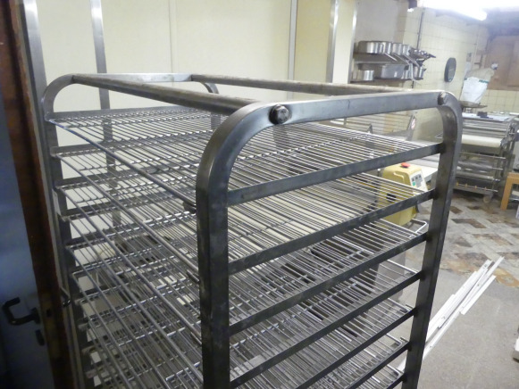 Chariot avec grilles 60x40 cm - Bakery equipment: picture 5 Chariot avec grilles 60x40 cm - Bakery equipment: picture 5