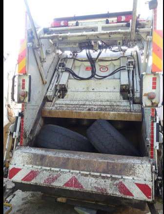 REF:1387 - Camion poubelle Renault Midlum 270DXI (2011-189.728 km) - Garbage truck: picture 5 REF:1387 - Camion poubelle Renault Midlum 270DXI (2011-189.728 km) - Garbage truck: picture 5