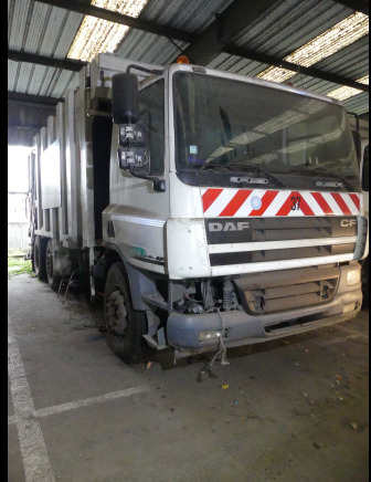 REF:C37 - Camion poubelle (pour pièces) DAF CF75.310 - Garbage truck: picture 2 REF:C37 - Camion poubelle (pour pièces) DAF CF75.310 - Garbage truck: picture 2