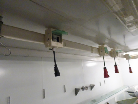 Rails d'approvisionnement d'électricité, S d'approvisionnement d'élecApprovisionnemerpprol Nt D'électricité, Marque Canalis - Food processing equipment: picture 2 Rails d'approvisionnement d'électricité, S d'approvisionnement d'élecApprovisionnemerpprol Nt D'électricité, Marque Canalis - Food processing equipment: picture 2