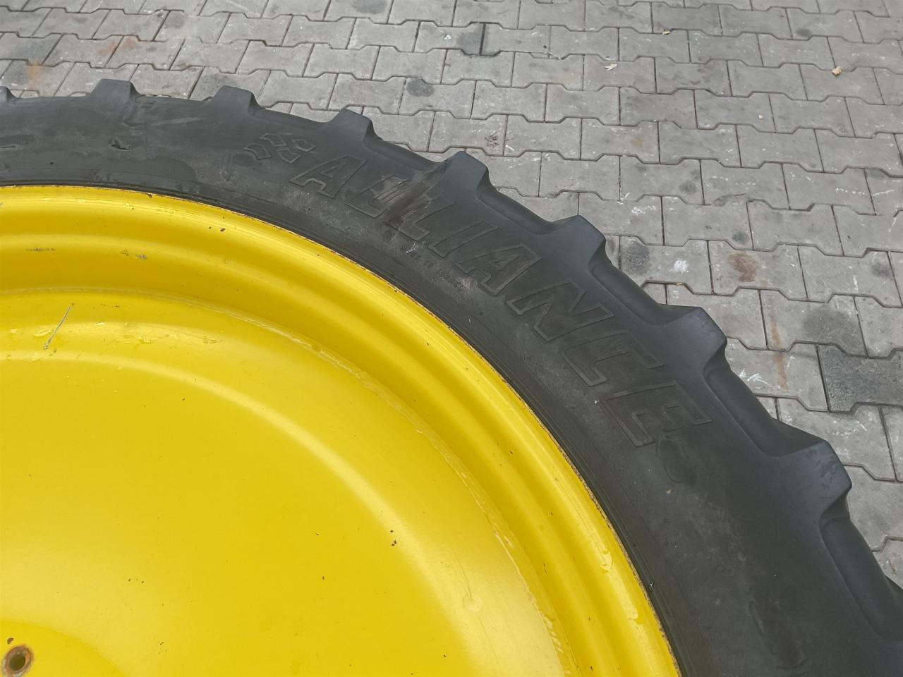 Alliance 12.4R52 - Tire for Agricultural machinery: picture 4 Alliance 12.4R52 - Tire for Agricultural machinery: picture 4