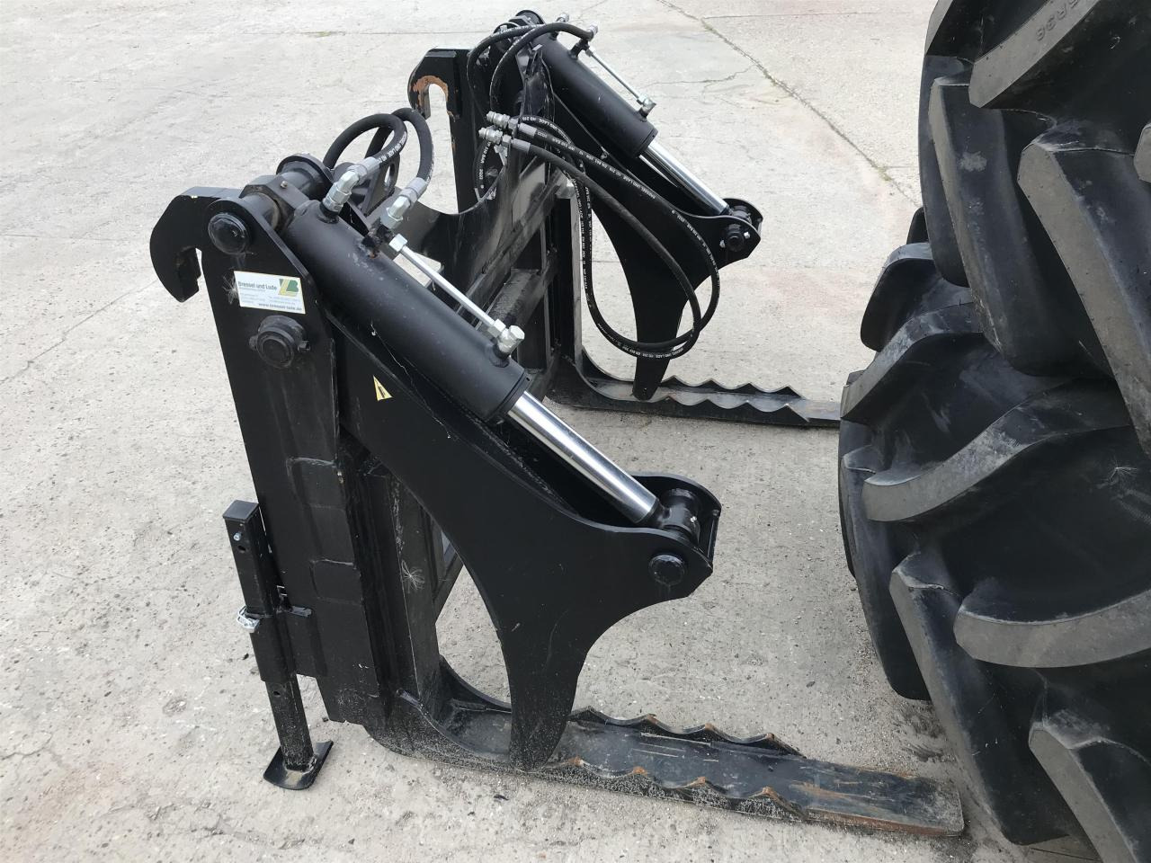 Bressel Poltergabel - Front loader for tractor: picture 1 Bressel Poltergabel - Front loader for tractor: picture 1