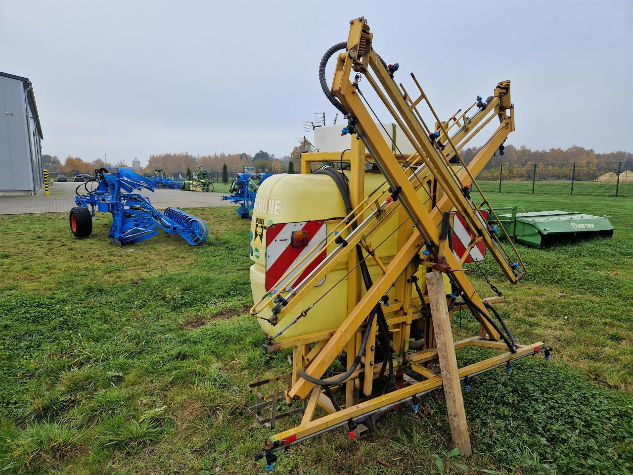 Dubex MODEL 1 - Trailed sprayer: picture 3 Dubex MODEL 1 - Trailed sprayer: picture 3