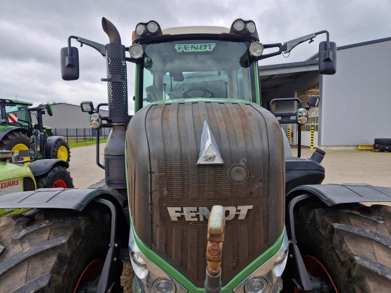 Farm tractor Fendt 828 Vario SCR: picture 10
