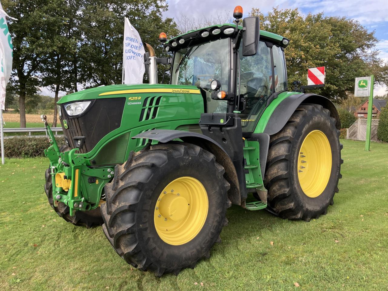 John Deere 6215R - Farm tractor: picture 1 John Deere 6215R - Farm tractor: picture 1