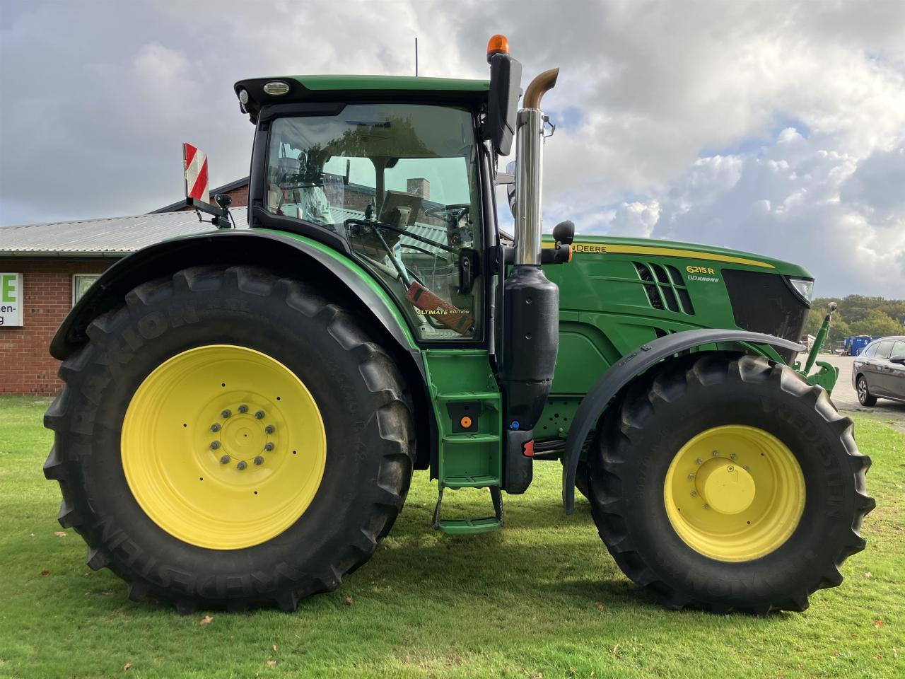 John Deere 6215R - Farm tractor: picture 4 John Deere 6215R - Farm tractor: picture 4
