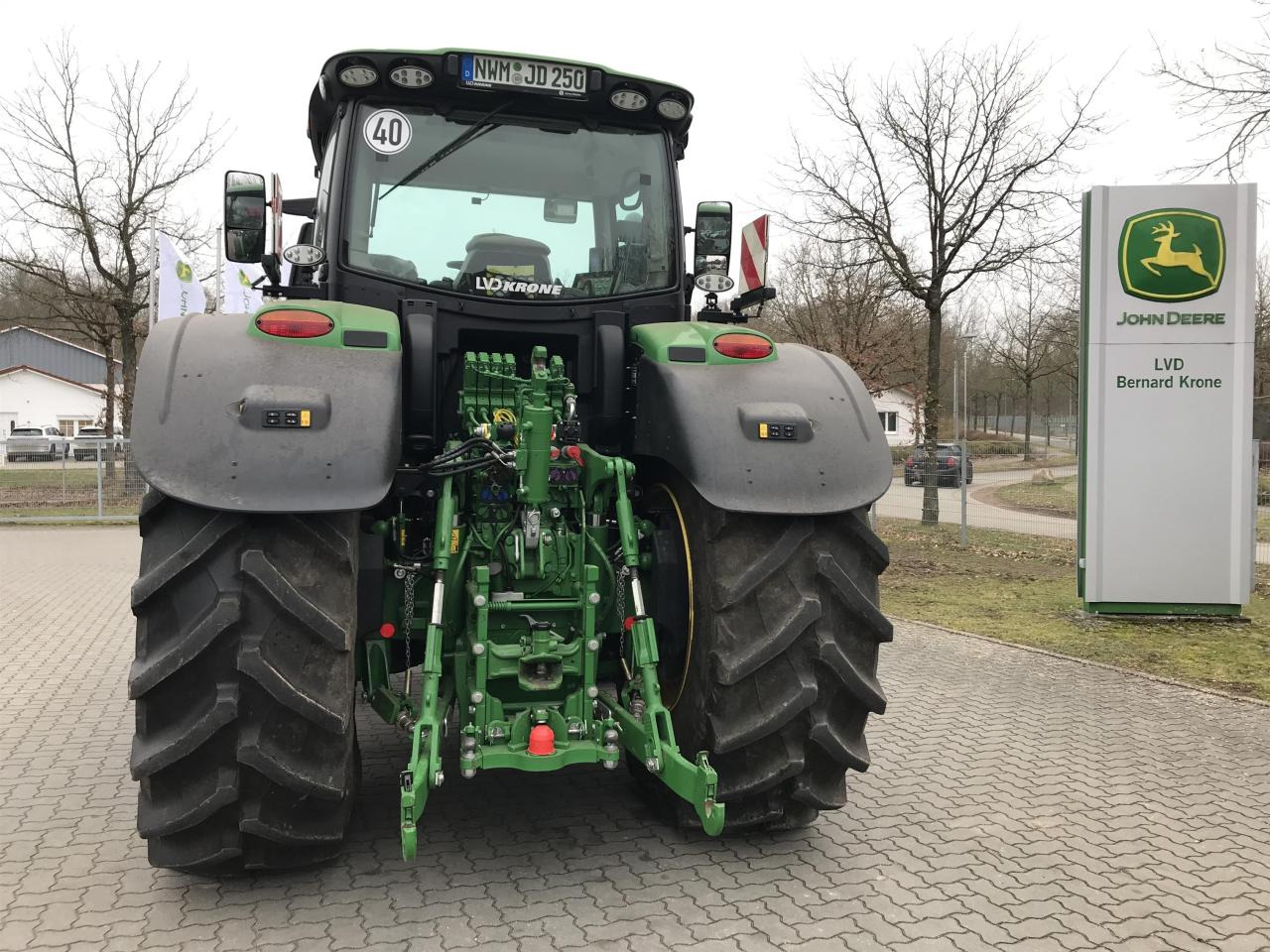 John Deere 6R 250 - Farm tractor: picture 5 John Deere 6R 250 - Farm tractor: picture 5