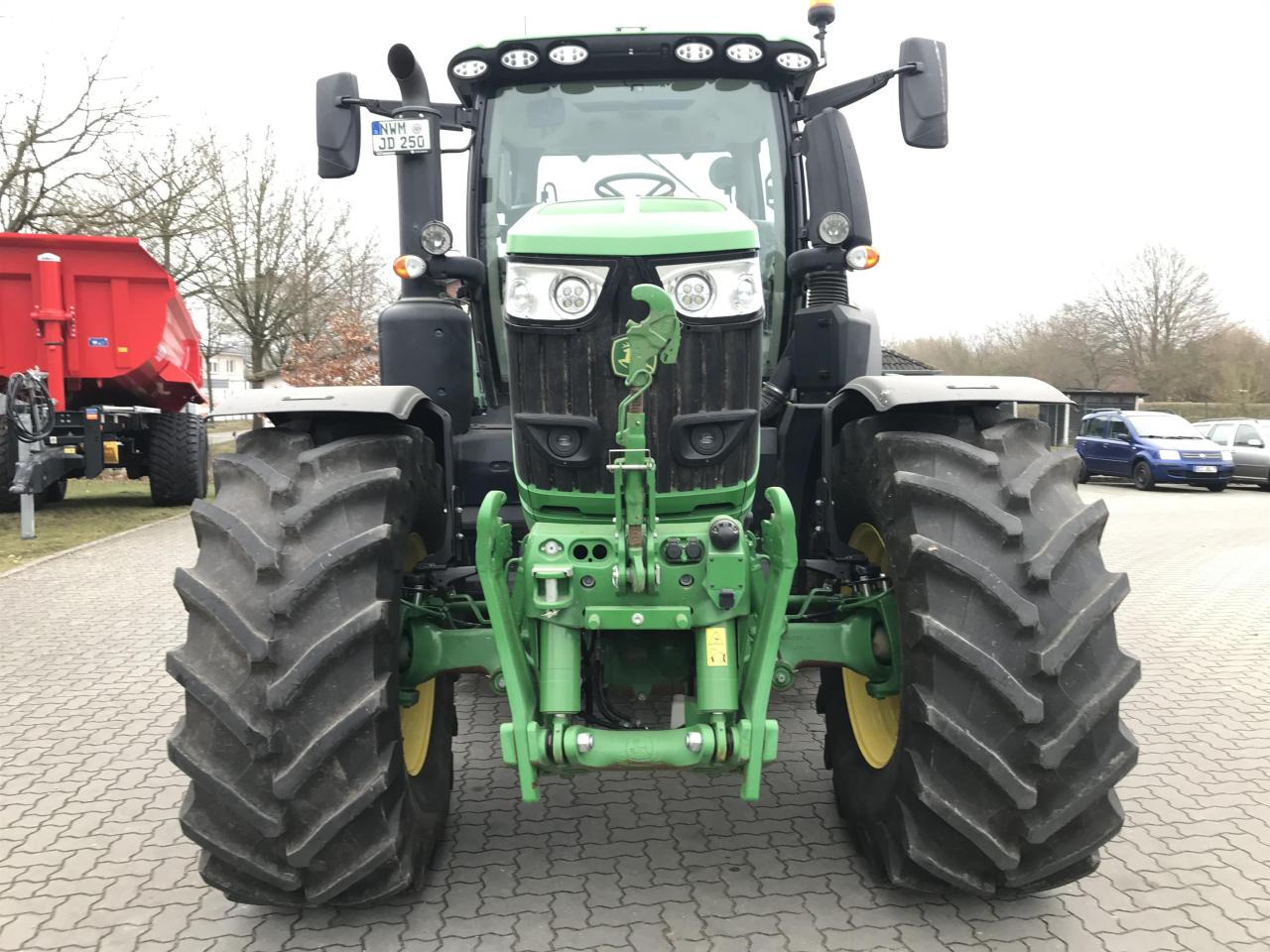 John Deere 6R 250 - Farm tractor: picture 3 John Deere 6R 250 - Farm tractor: picture 3