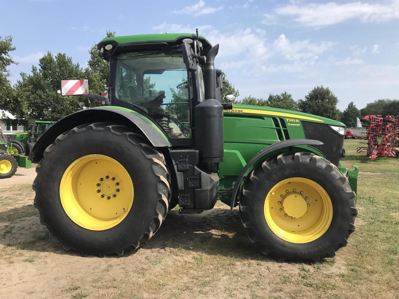 John Deere 7310R - Farm tractor: picture 2 John Deere 7310R - Farm tractor: picture 2