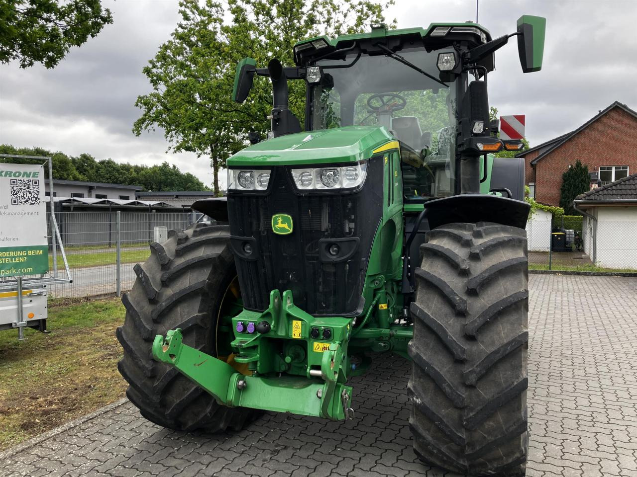 John Deere 7R 310 - Farm tractor: picture 3 John Deere 7R 310 - Farm tractor: picture 3