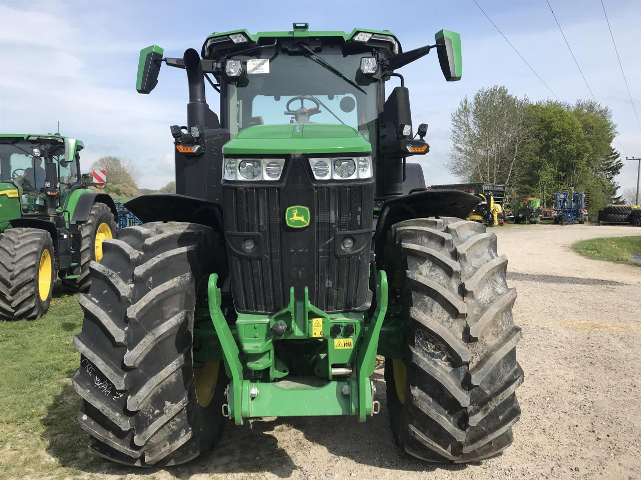 John Deere 7R 310 - Farm tractor: picture 3 John Deere 7R 310 - Farm tractor: picture 3