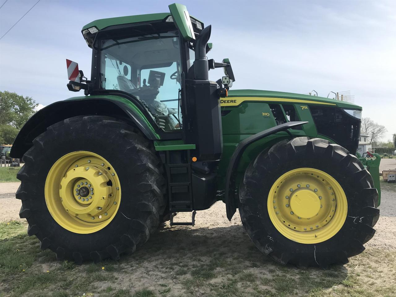 John Deere 7R 310 - Farm tractor: picture 2 John Deere 7R 310 - Farm tractor: picture 2