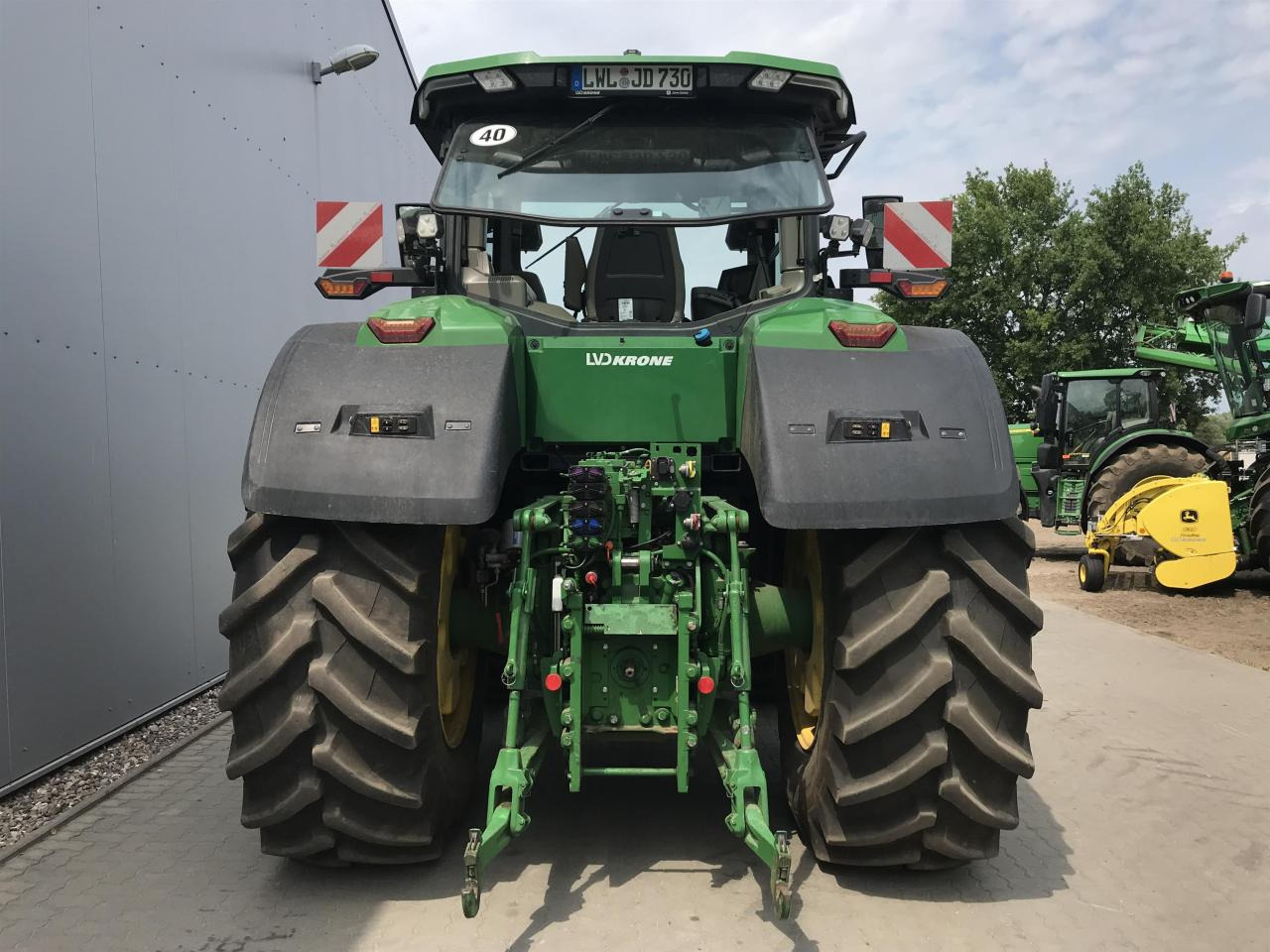 John Deere 7R 330 - Farm tractor: picture 5 John Deere 7R 330 - Farm tractor: picture 5