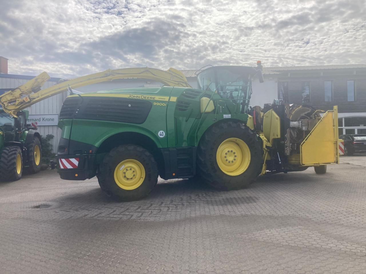 John Deere 9900i - Forage harvester: picture 4 John Deere 9900i - Forage harvester: picture 4