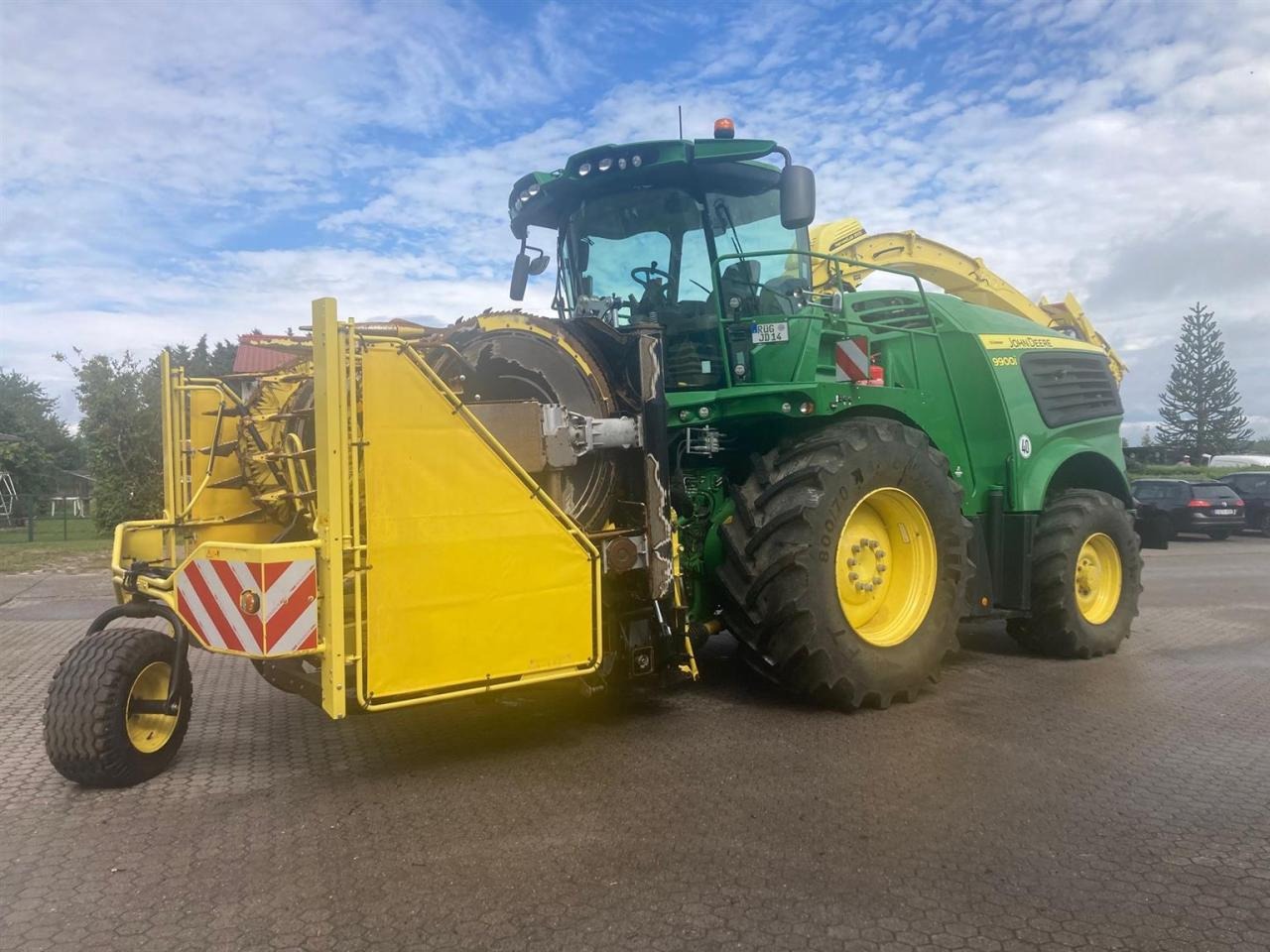 John Deere 9900i - Forage harvester: picture 1 John Deere 9900i - Forage harvester: picture 1