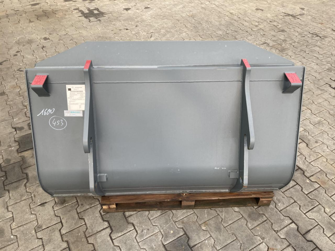 Kramer 1600 mm - Bucket: picture 4 Kramer 1600 mm - Bucket: picture 4
