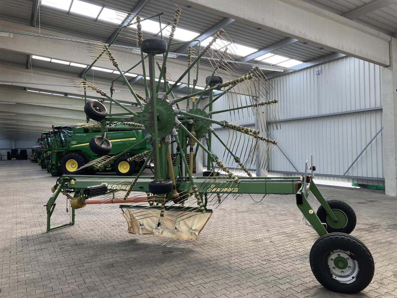 Krone SWADRO 900 - Tedder/ Rake: picture 4 Krone SWADRO 900 - Tedder/ Rake: picture 4