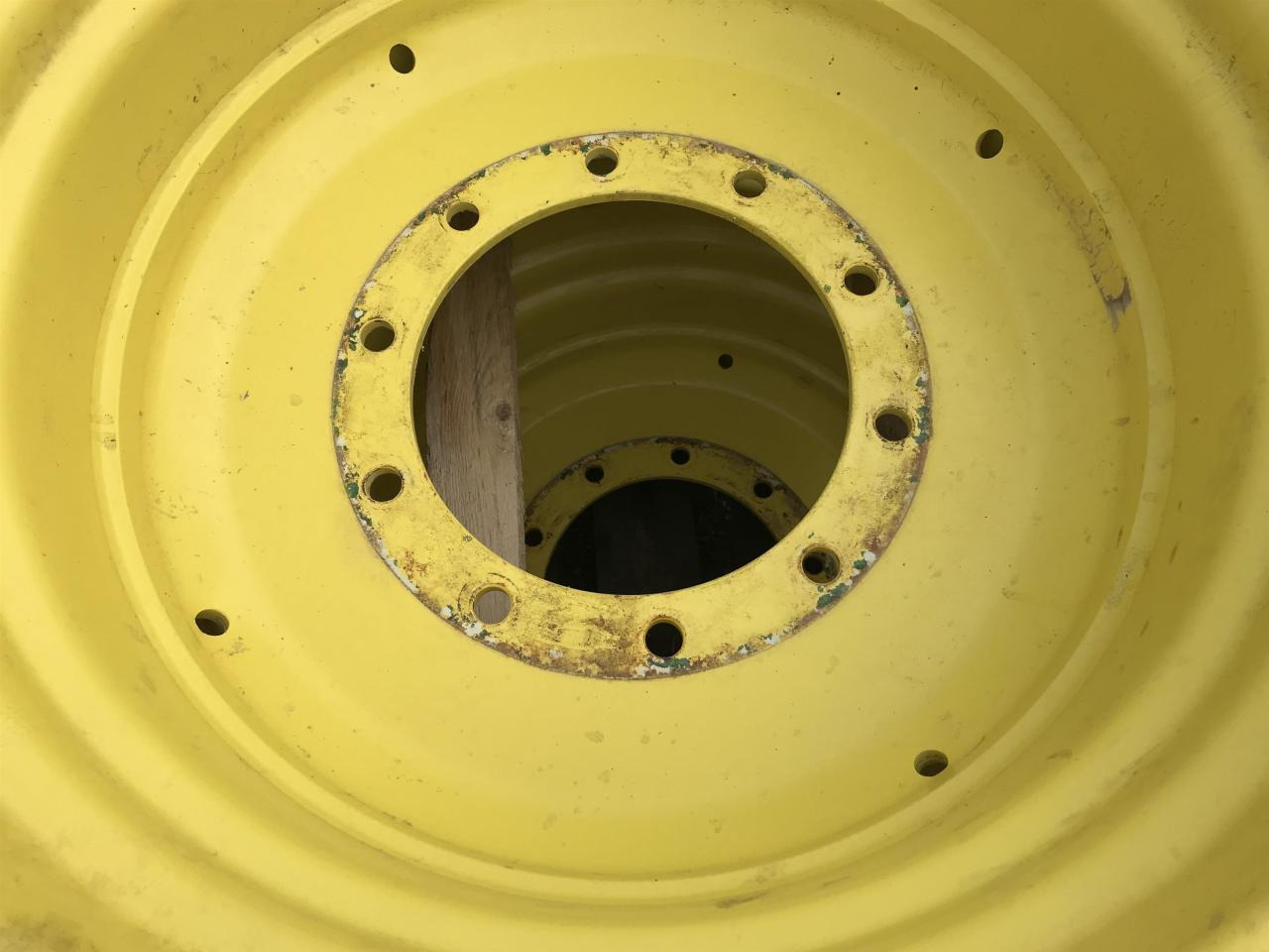 Titan 18x28 - Tire for Agricultural machinery: picture 4 Titan 18x28 - Tire for Agricultural machinery: picture 4
