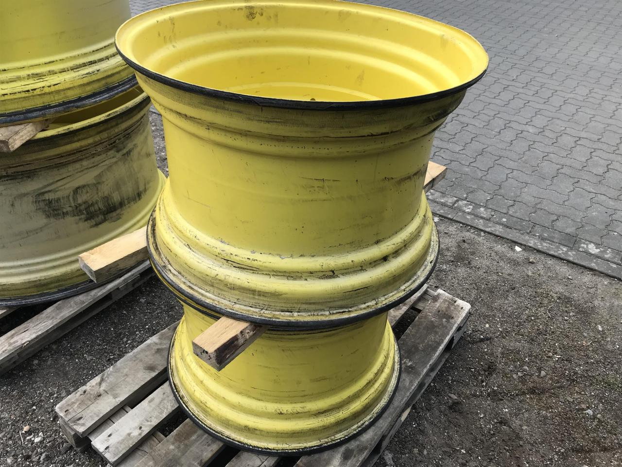 Titan 18x28 - Tire for Agricultural machinery: picture 1 Titan 18x28 - Tire for Agricultural machinery: picture 1
