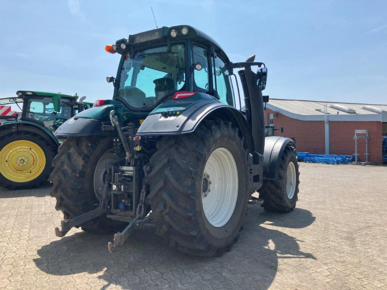 Valtra T154 Active - Farm tractor: picture 4 Valtra T154 Active - Farm tractor: picture 4