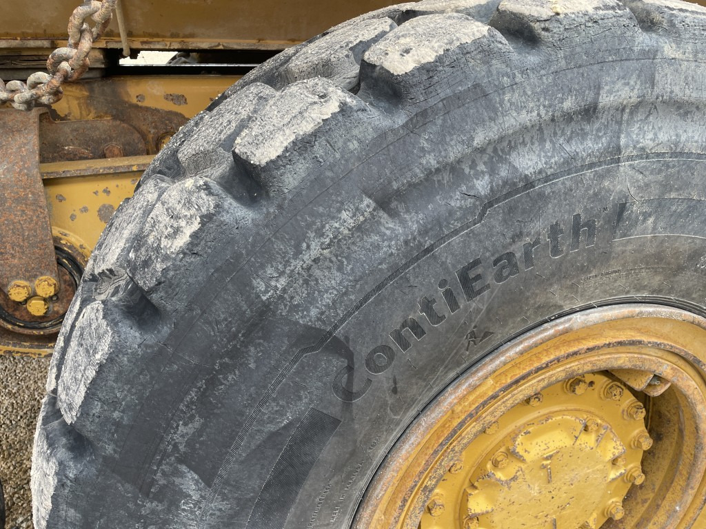 Articulated dumper CAT 730: picture 10
