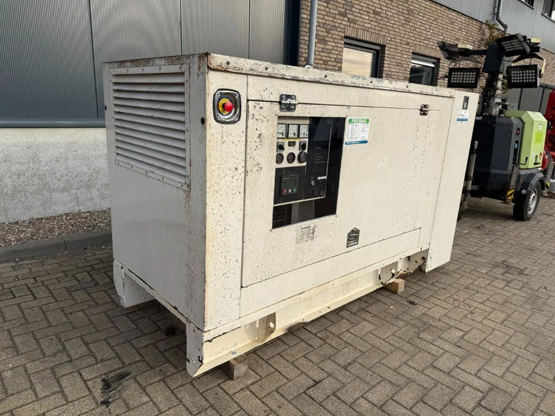 Deutz BF4M 1013 EC Stamford 100 kVA Silent generatorset - Generator set: picture 4 Deutz BF4M 1013 EC Stamford 100 kVA Silent generatorset - Generator set: picture 4