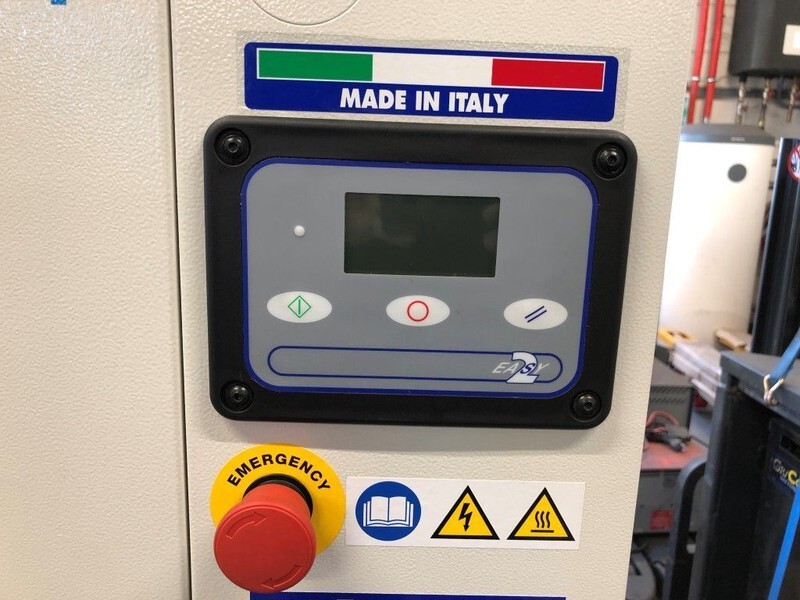 Fiac New Silver D 10 / 300 Silent 7.5 kW 860 L / min 10 bar Elektrische Schroefcompressor met ketel en droger - Air compressor: picture 5 Fiac New Silver D 10 / 300 Silent 7.5 kW 860 L / min 10 bar Elektrische Schroefcompressor met ketel en droger - Air compressor: picture 5