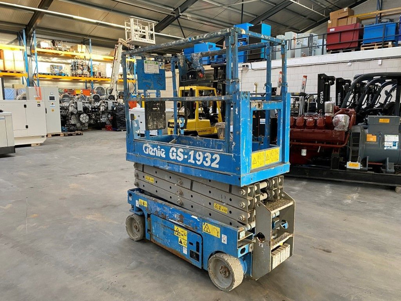 Scissor lift Genie GS 1932 Elektrische Schaarhoogwerker 7.8 meter werkhoogte 304 uur !: picture 9 Scissor lift Genie GS 1932 Elektrische Schaarhoogwerker 7.8 meter werkhoogte 304 uur !: picture 9