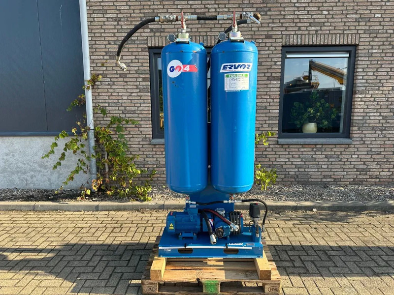 Hogedruk Hogedruk Luchtstart Air starter 30 Bar 15 kW 2 x 150 liter air tank - Water pump: picture 1 Hogedruk Hogedruk Luchtstart Air starter 30 Bar 15 kW 2 x 150 liter air tank - Water pump: picture 1