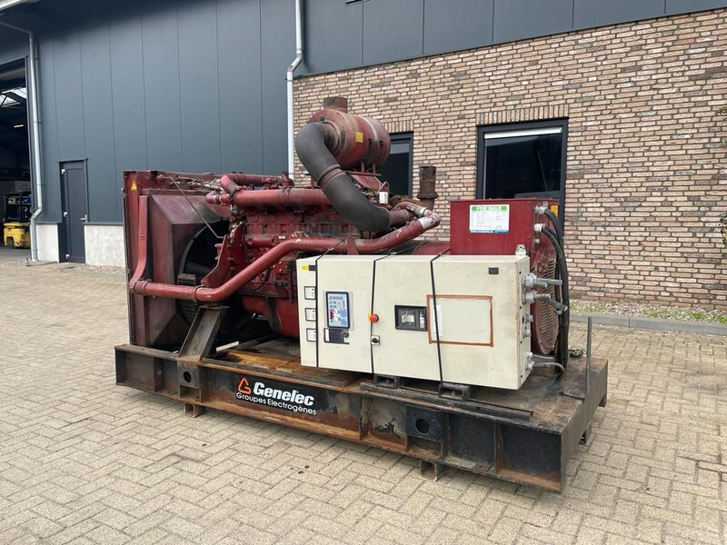 Iveco 8210 DRI 26 Marelli 300 kVA generatorset - Generator set: picture 4 Iveco 8210 DRI 26 Marelli 300 kVA generatorset - Generator set: picture 4