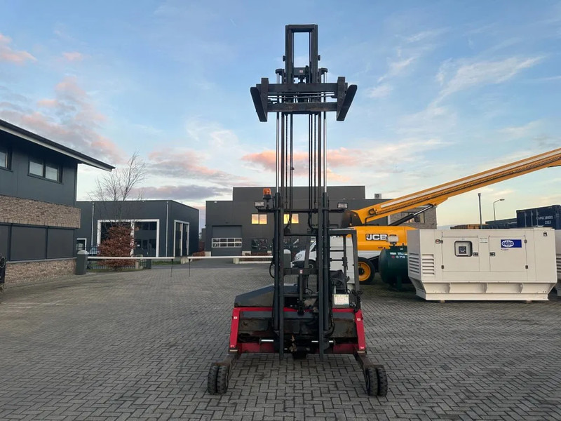 Moffett M4 20.1 Kubota Diesel Kooiaap 2 ton Sideshift Positioner Meeneemheftruck - Truck mounted forklift: picture 3 Moffett M4 20.1 Kubota Diesel Kooiaap 2 ton Sideshift Positioner Meeneemheftruck - Truck mounted forklift: picture 3