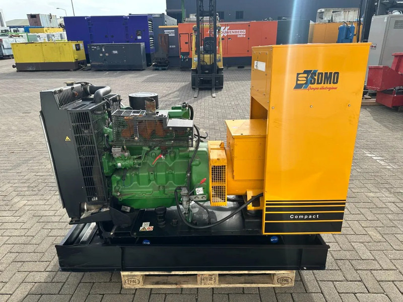 SDMO John Deere 4039 DF 007 Leroy Somer 40 kVA noodstroom generatorset 154 hours ! - Generator set: picture 3 SDMO John Deere 4039 DF 007 Leroy Somer 40 kVA noodstroom generatorset 154 hours ! - Generator set: picture 3